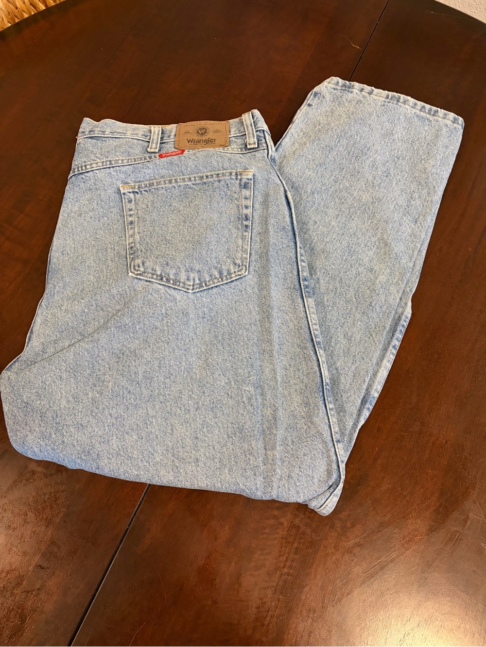 Wrangler Men's Light Blue Relaxed-Fit Denim Jeans